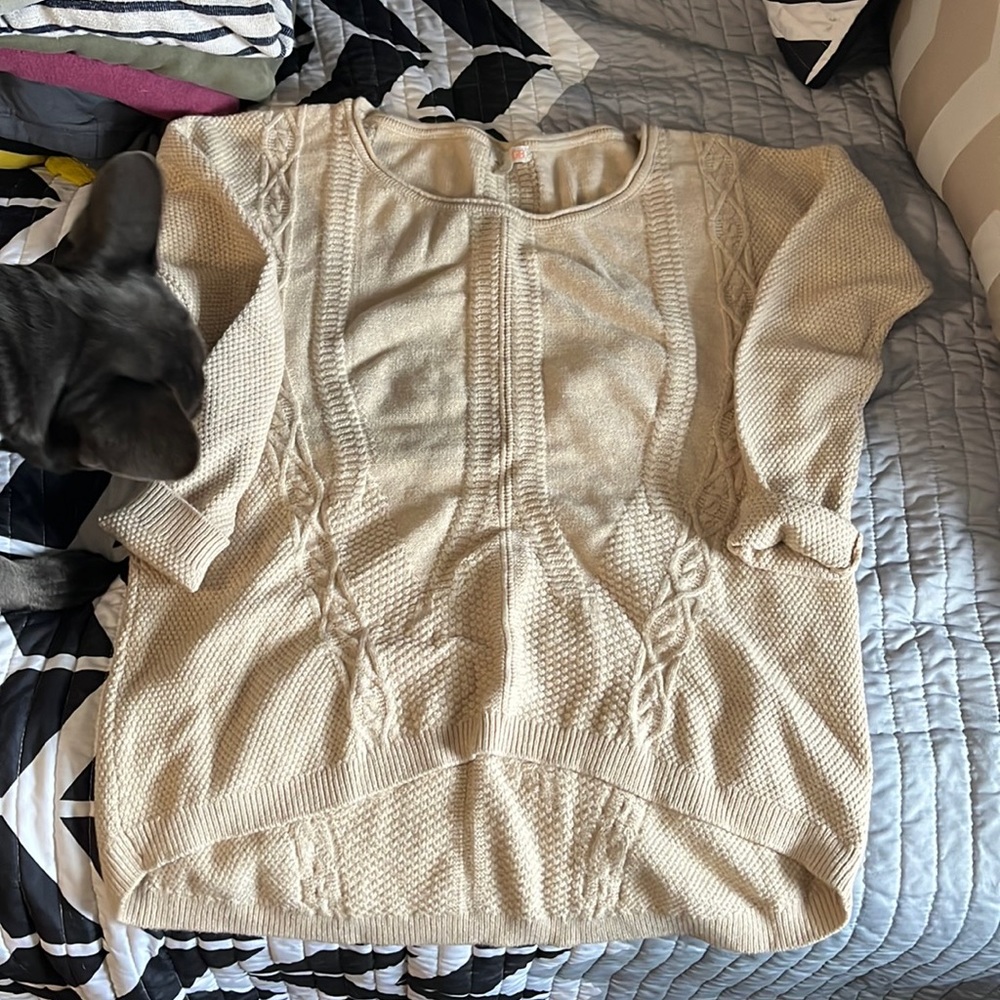 Gianni Bini sweater, scalloped bottom detail.